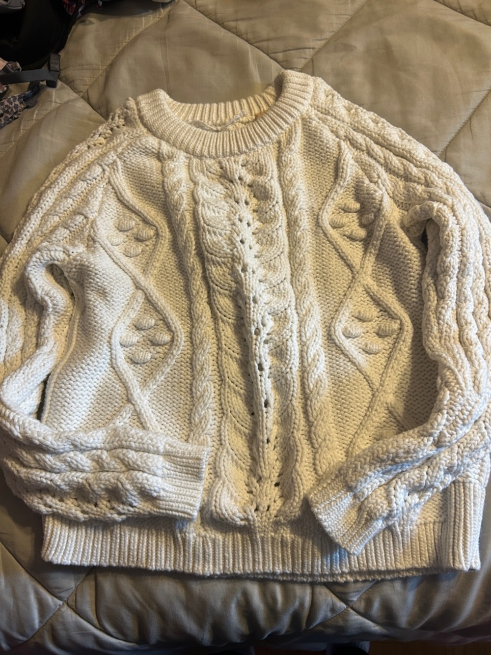 Abercrombie & Fitch Ivory Cable Crewneck Sweater